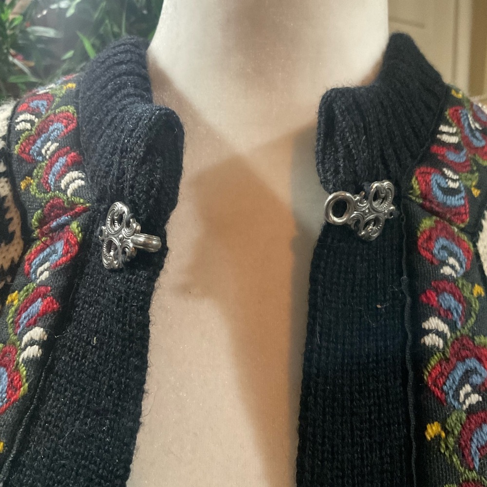 “Scandinavian” Style Embroidered Hook And Eye Closure Long Sleeved Sweater. - Picture 8 of 14